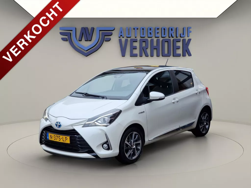 Toyota Yaris 1.5 Hybrid Dynamic Panodak - Navigatie - Clima - Camera